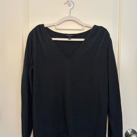 Banana Republic Black V-Neck Sweater - Picture 1 of 4